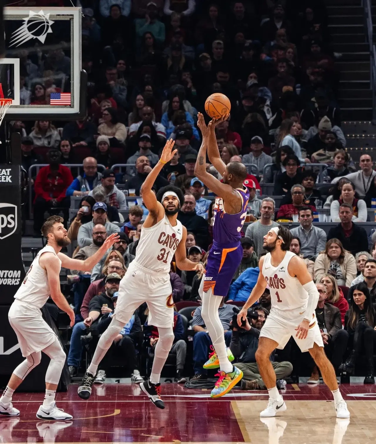 清晨菲尼克斯太阳备战足总杯，门线救险细节曝光，底气十足，控场能力受关注(丘索维金娜跳马视频)