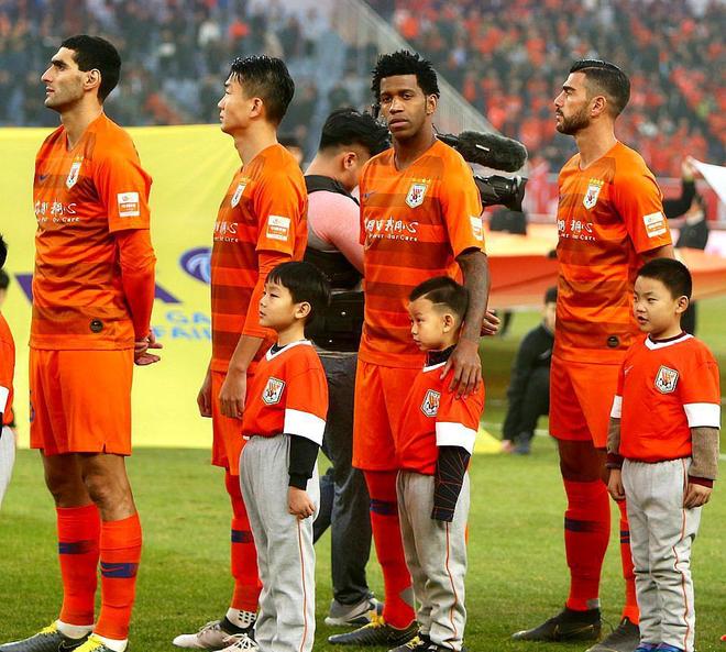 里程碑夜！曼联更衣室发声，亚冠关键时刻刷纪录，信心回归，团队化学反应显著(曼联官宣冬窗离队第13人)