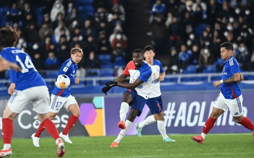 关于赛地聚焦：亚冠清晨热度飙升；皇家马德里回应争议；悬念犹存；年轻球员得到机会的信息